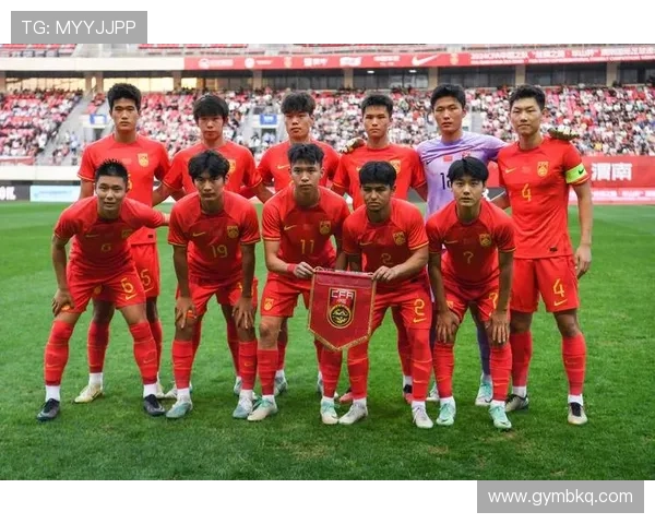 中国男足新帅亮相备战世预赛全力冲击出线目标与年轻球员融合提速