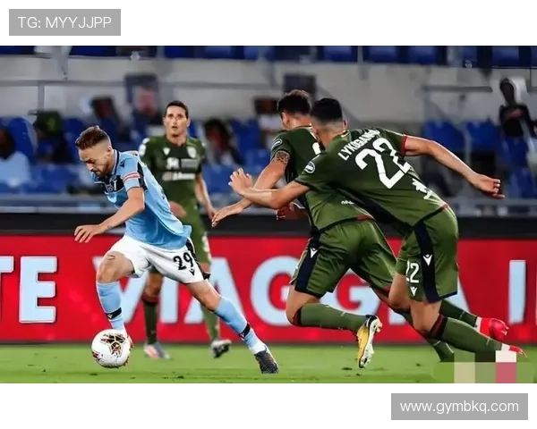 欧洲足坛劲旅激战再起豪门转会风云突变引热议赛季走势成焦点话题