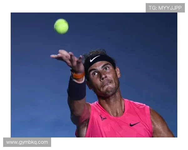 网球赛场风云再起：纳达尔复出战胜年轻新星，展示强大竞技状态