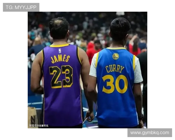 詹姆斯领衔湖人迎战勇士赛季首战 新援表现亮眼引发热议